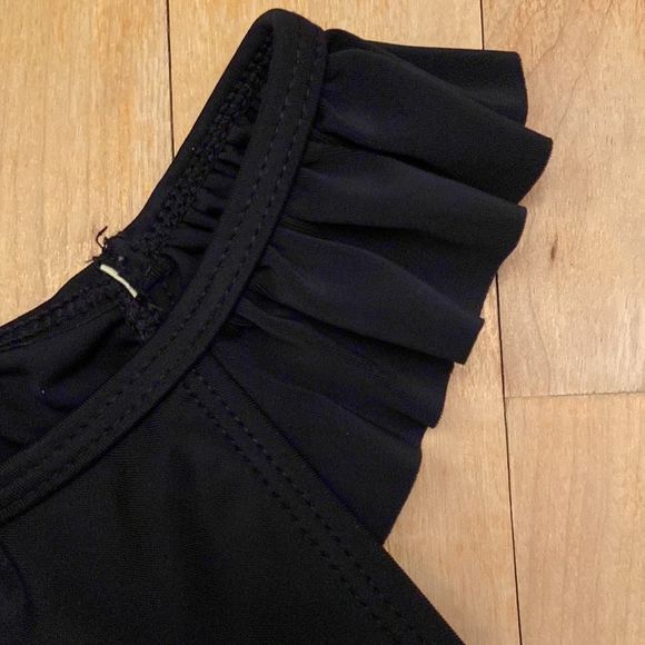 🌺. JOE FRESH Black Ruffle Tankini - Picture 3 of 7
